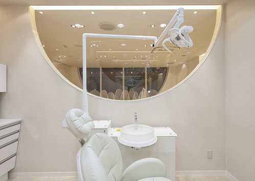 Interior luminoso de la Clínica Dental Nórdica en Madrid